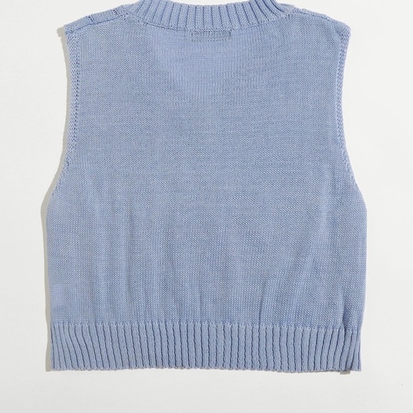 Cable Knit Cropped Sweater Vest - Picture 8 of 9
